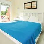 公寓 2 Bedroom Cozy In